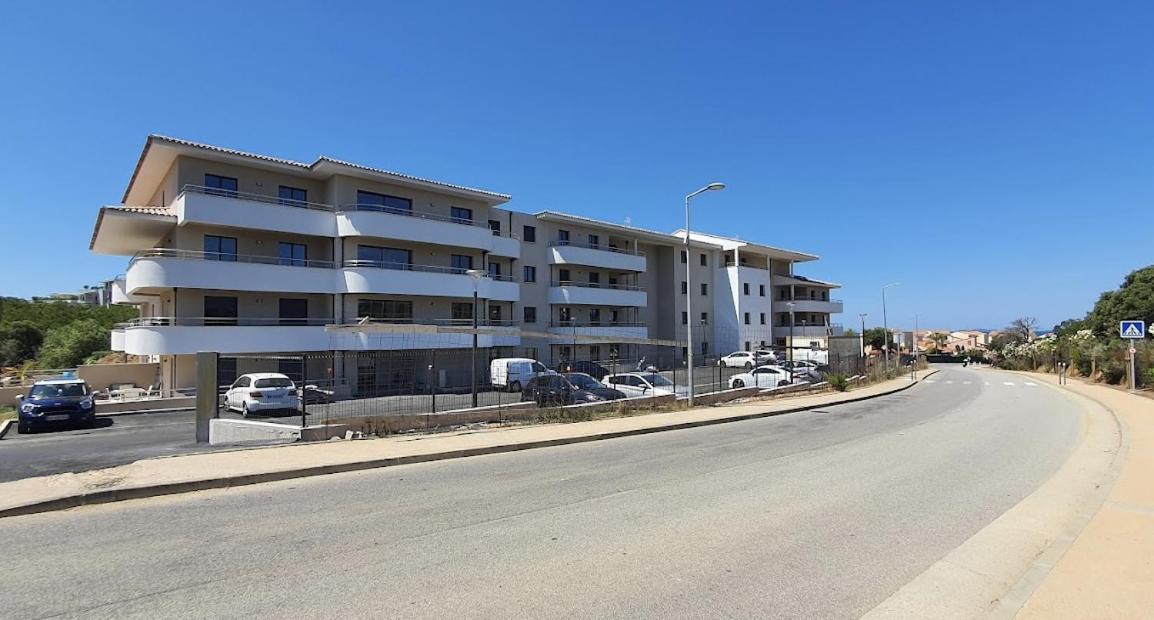 Agosta Porticcio - Plage A 200M - T2 Neuf Entre Mer & Maquis - Barbecue- Res Fiore Di Maghja - Parking - Wifi - 4 Pers Les Hameaux de Porticcio Luaran gambar